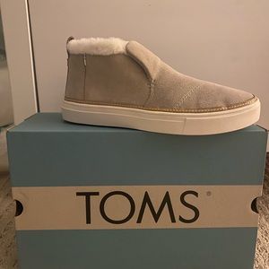 Tom’s Paxton slip on